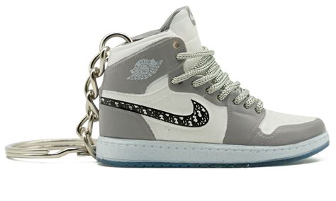 jordan 1 dior keychain